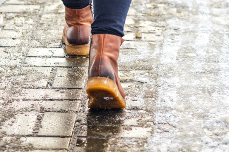 gå över gatsten